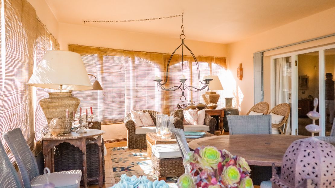 Elegante villa de 5 dormitorios con interiores espaciosos en Benahavís