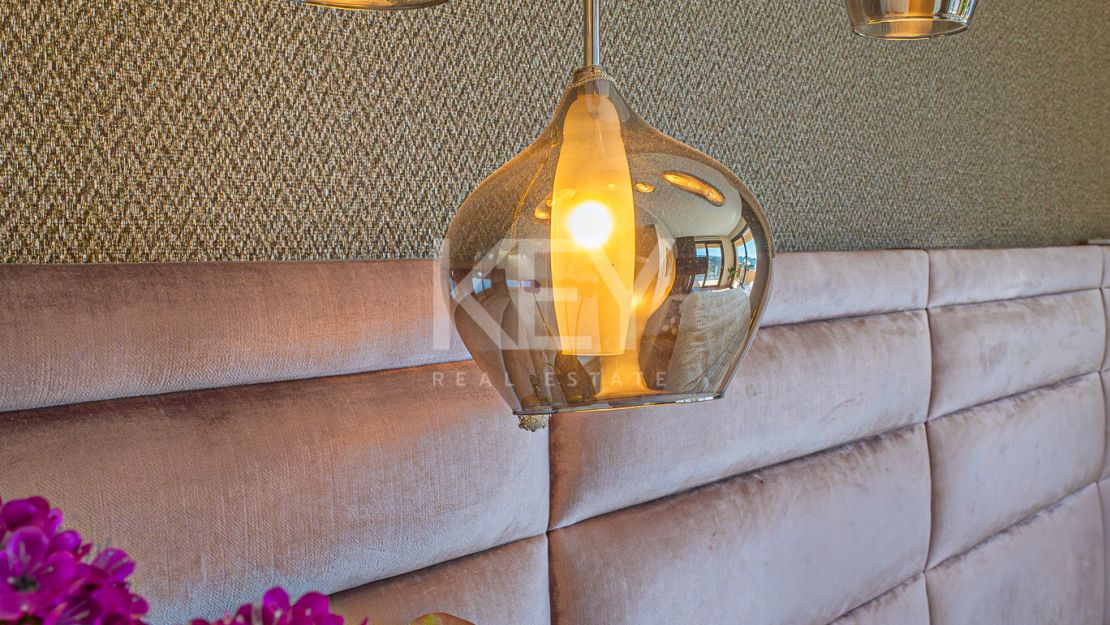 Исключительная 4-комнатная квартира с панорамным видом в Ла Кинта, Бенахавис