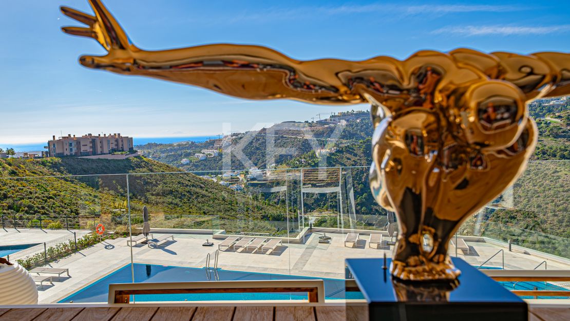 Excepcional apartamento de 4 dormitorios con vistas panorámicas en La Quinta, Benahavís