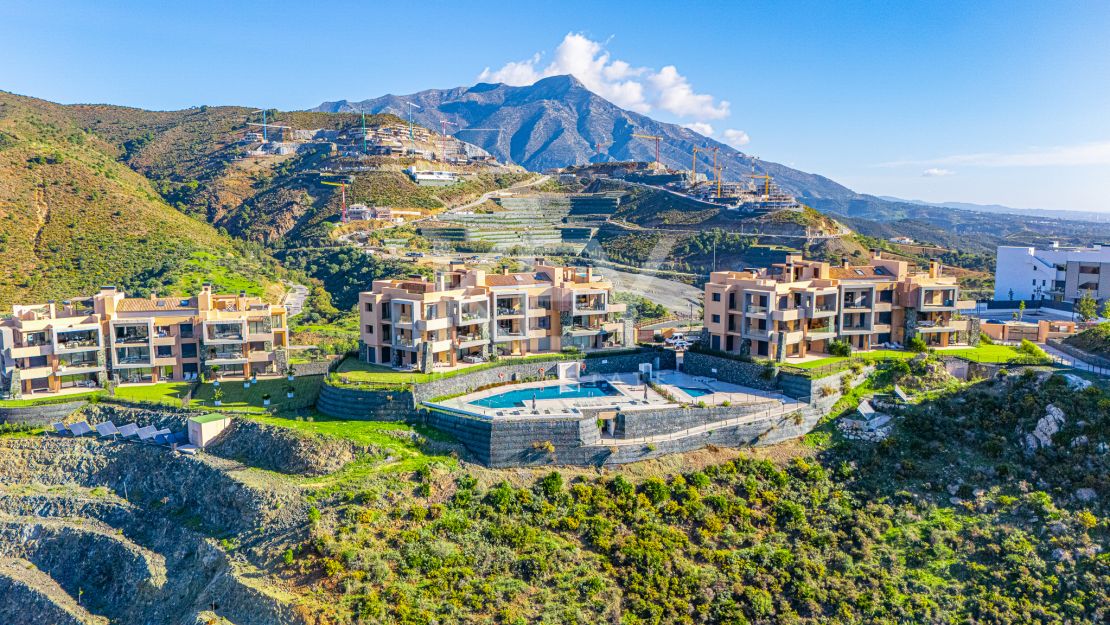 Исключительная 4-комнатная квартира с панорамным видом в Ла Кинта, Бенахавис