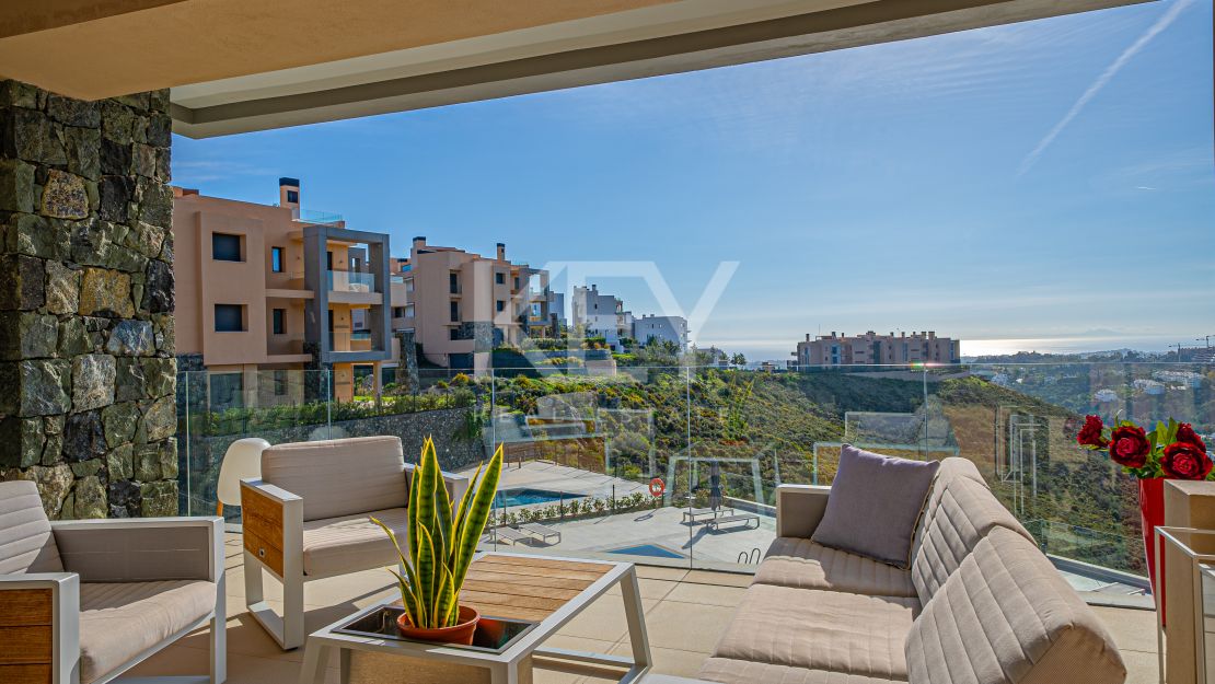 Исключительная 4-комнатная квартира с панорамным видом в Ла Кинта, Бенахавис