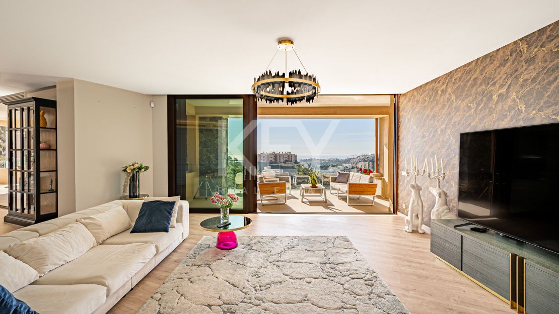 Исключительная 4-комнатная квартира с панорамным видом в Ла Кинта, Бенахавис