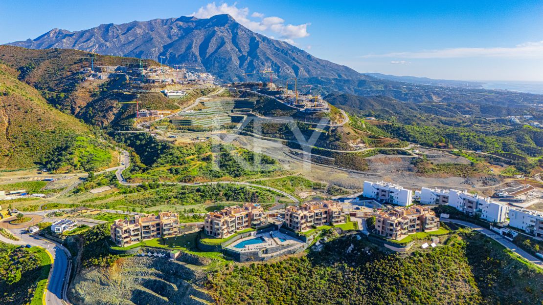 Исключительная 4-комнатная квартира с панорамным видом в Ла Кинта, Бенахавис