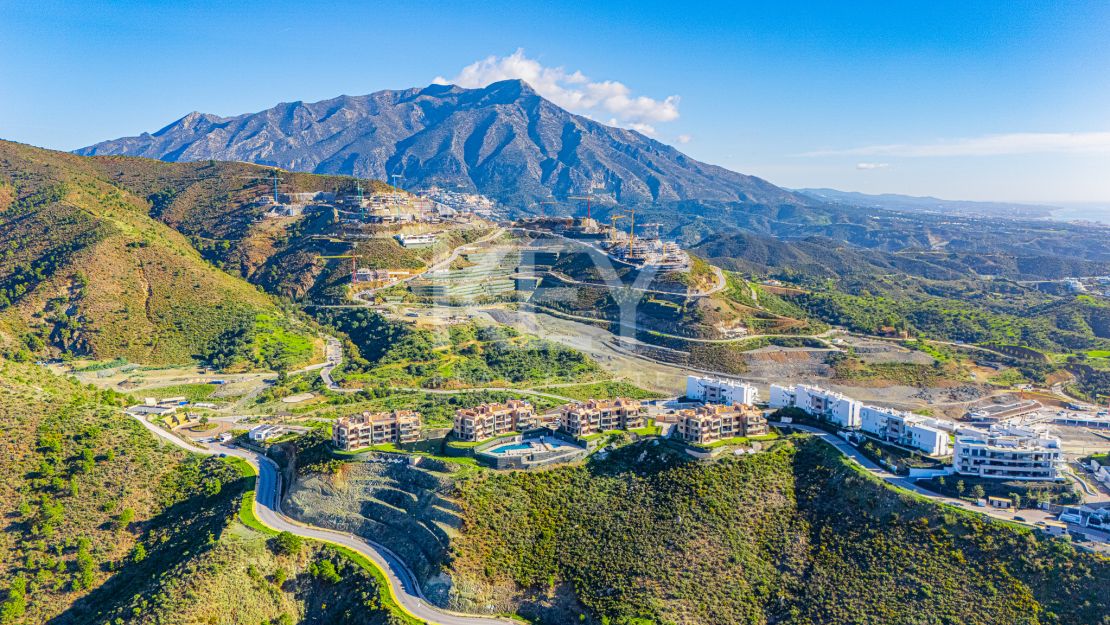 Исключительная 4-комнатная квартира с панорамным видом в Ла Кинта, Бенахавис