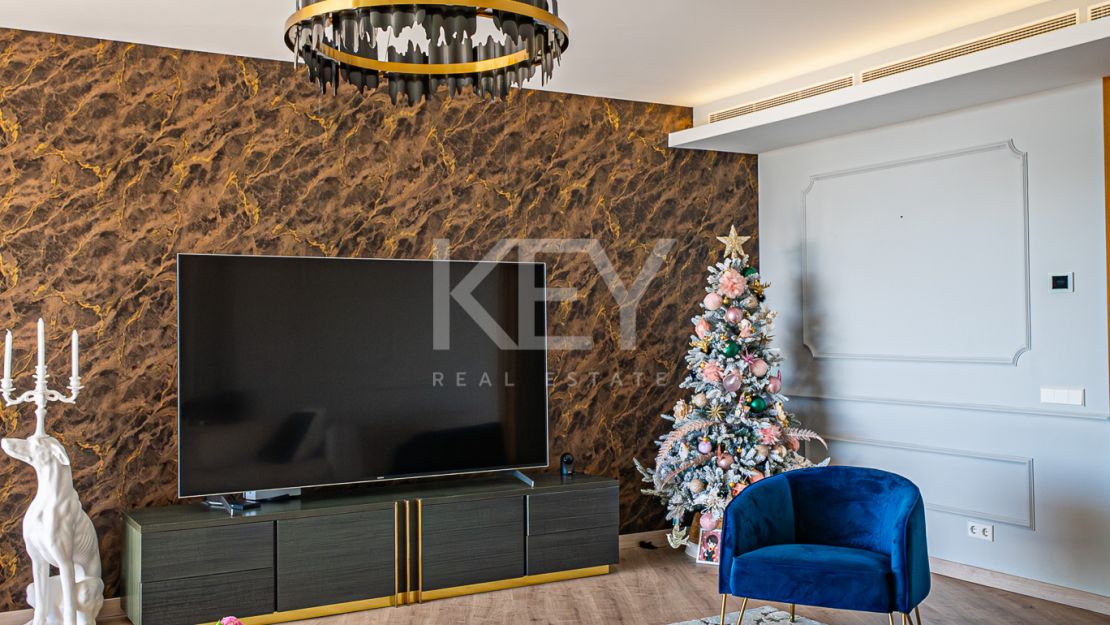 Исключительная 4-комнатная квартира с панорамным видом в Ла Кинта, Бенахавис