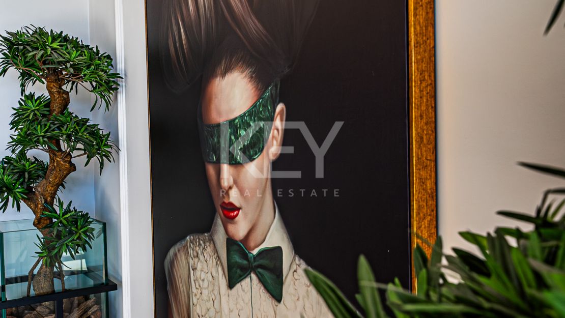 Исключительная 4-комнатная квартира с панорамным видом в Ла Кинта, Бенахавис