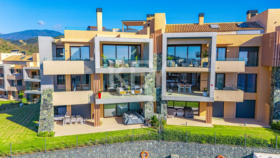 Luxurious 4-Bedroom Apartment with Panoramic Views in Real de la Quinta, Benahavis