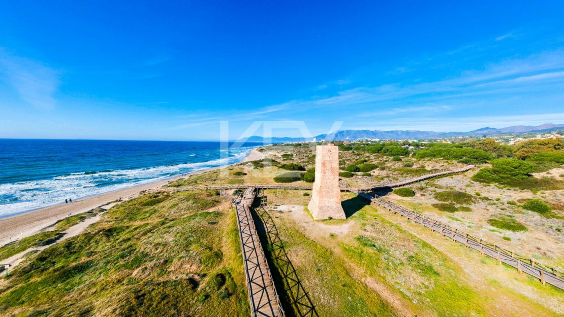 Exclusive luxury Villa with panoramic sea and golf views in El Paraiso, Estepona