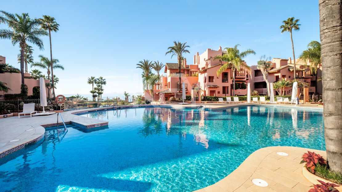 Fully furnished 3 bedroom apartment  within a frontline beach complex in New Golden Mile, Estepona