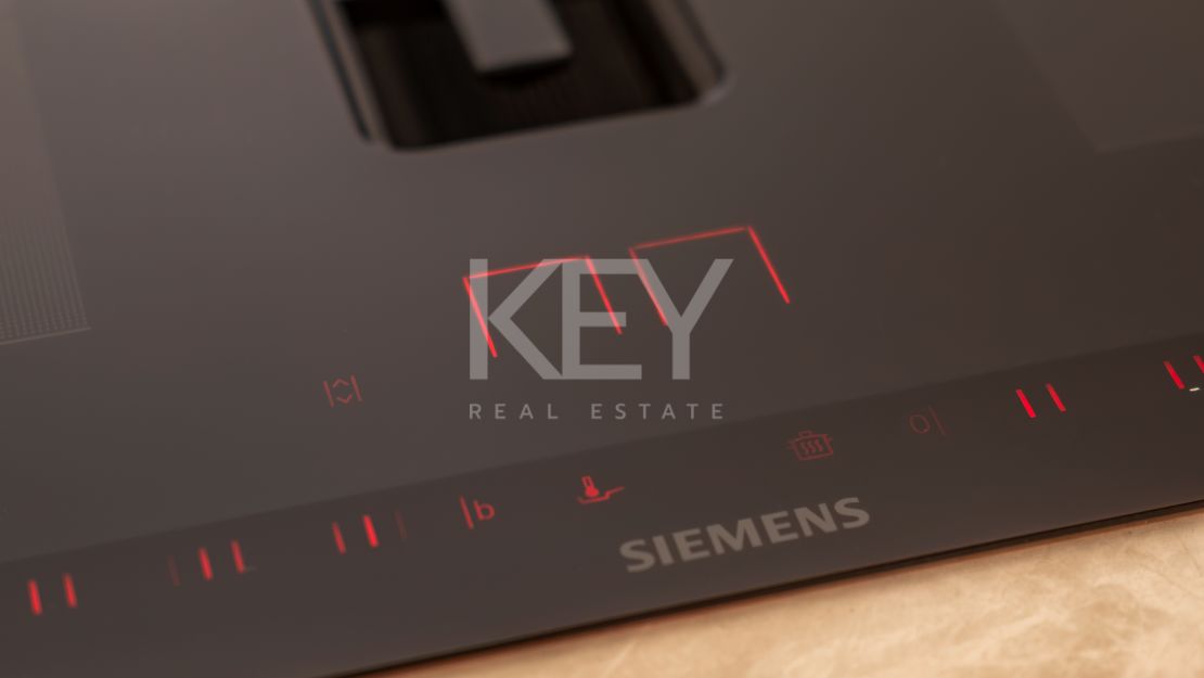 Fully furnished 3 bedroom apartment  within a frontline beach complex in New Golden Mile, Estepona