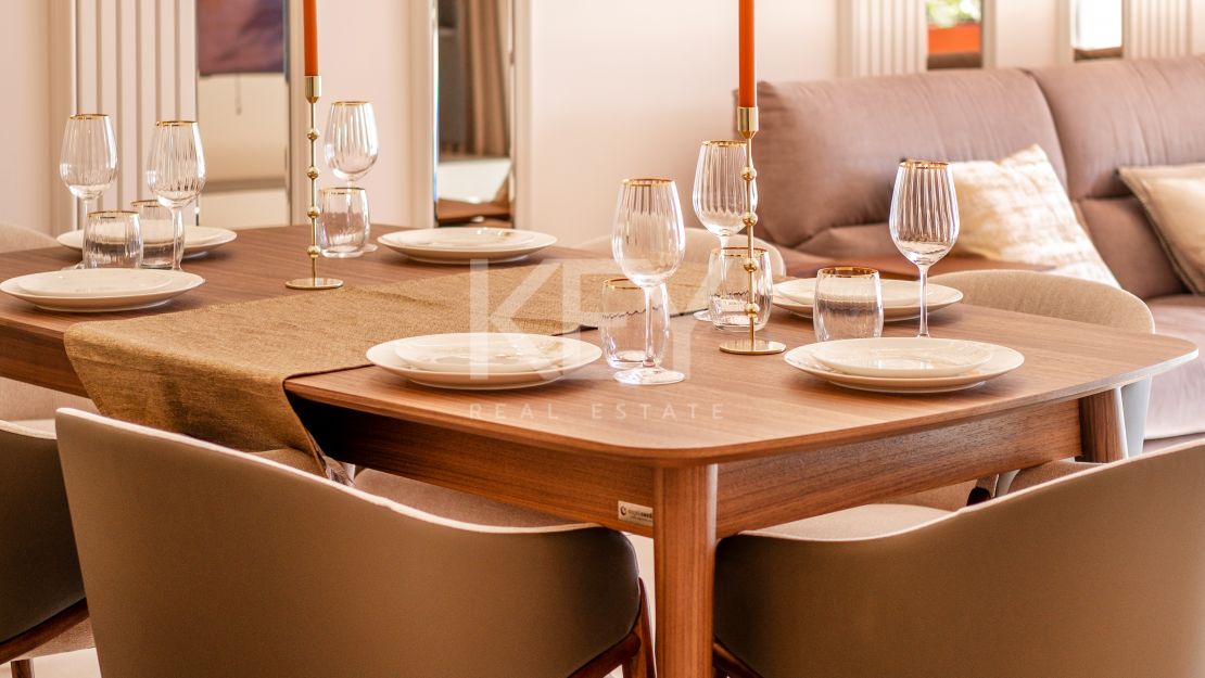 Fully furnished 3 bedroom apartment  within a frontline beach complex in New Golden Mile, Estepona