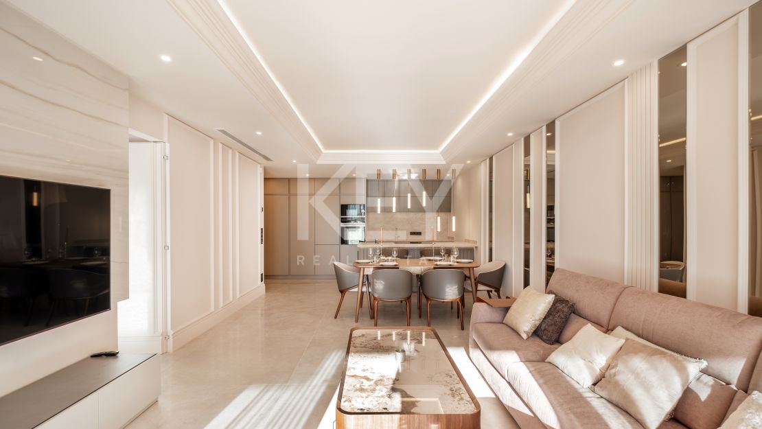 Fully furnished 3 bedroom apartment  within a frontline beach complex in New Golden Mile, Estepona