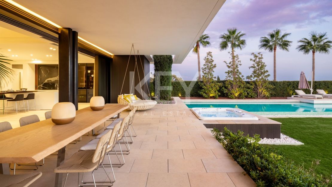 Ультрасовременная роскошная вилла с захватывающими панорамными видами в Ла Кинта
