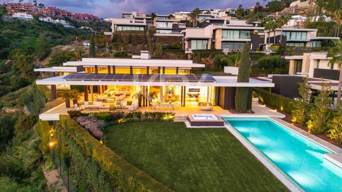 Ультрасовременная роскошная вилла с захватывающими панорамными видами в Ла Кинта