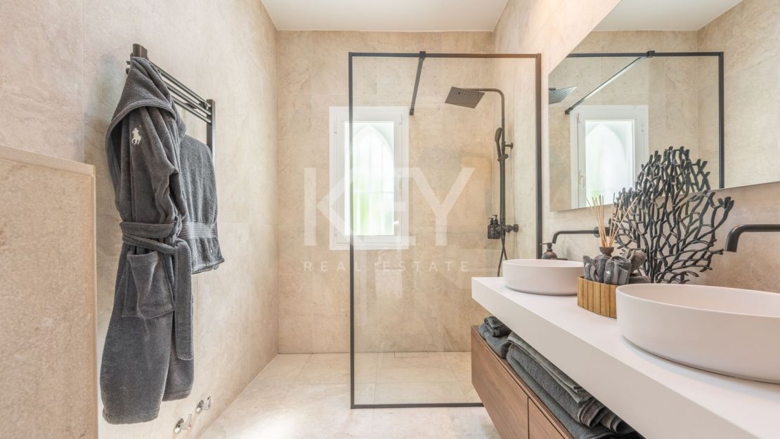 Современный таунхаус с панорамным видом на Золотую Милю Марбельи