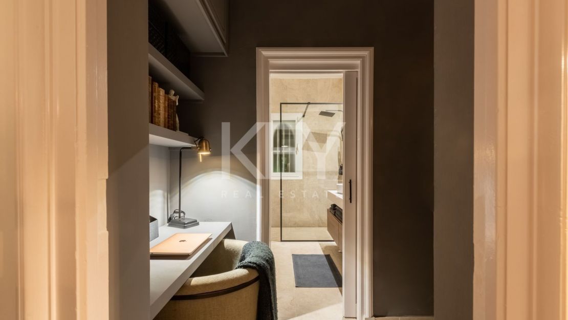 Современный таунхаус с панорамным видом на Золотую Милю Марбельи