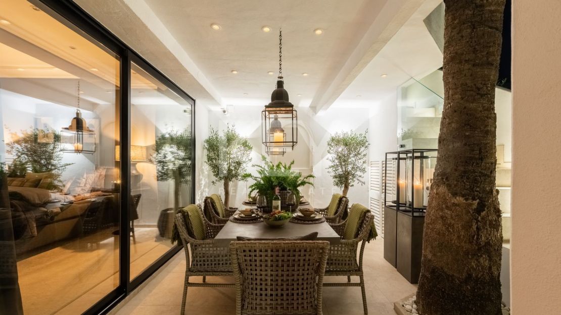 Современный таунхаус с панорамным видом на Золотую Милю Марбельи