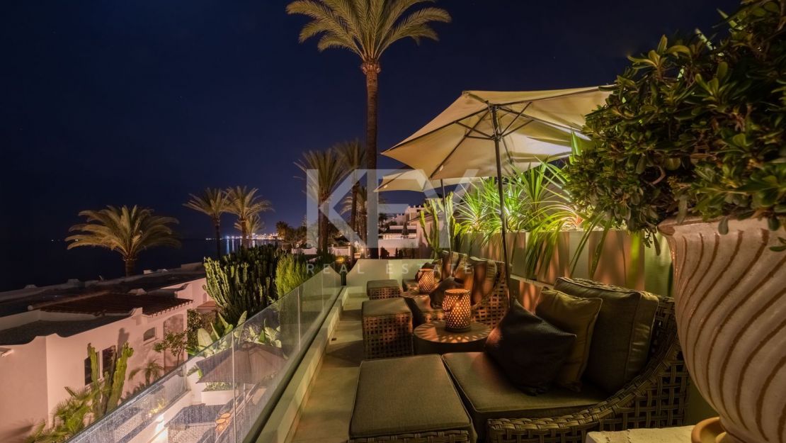 Современный таунхаус с панорамным видом на Золотую Милю Марбельи