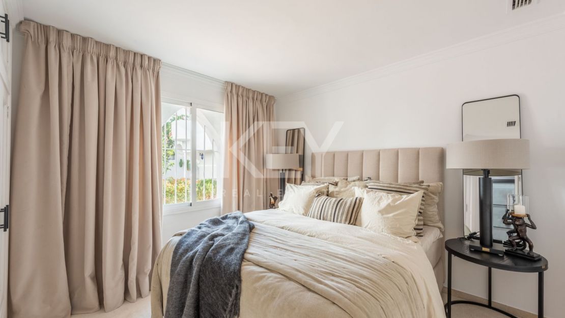 Современный таунхаус с панорамным видом на Золотую Милю Марбельи