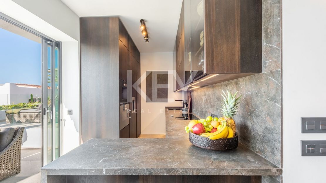 Современный таунхаус с панорамным видом на Золотую Милю Марбельи