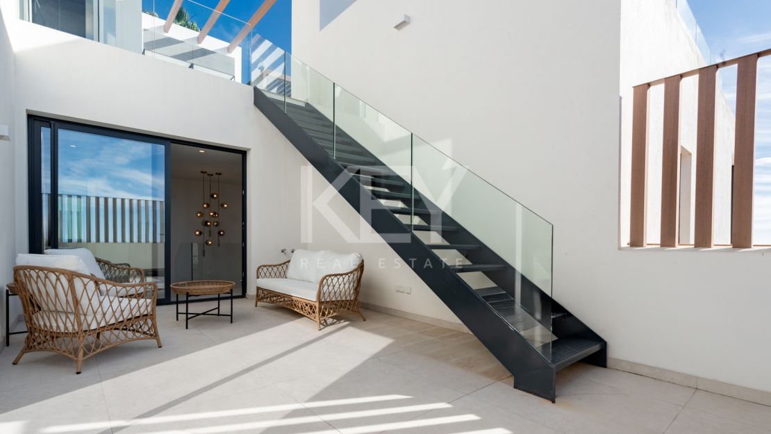Contemporary semi-detached Villa with panoramic views in Le Blanc, Marbella Golden Mile