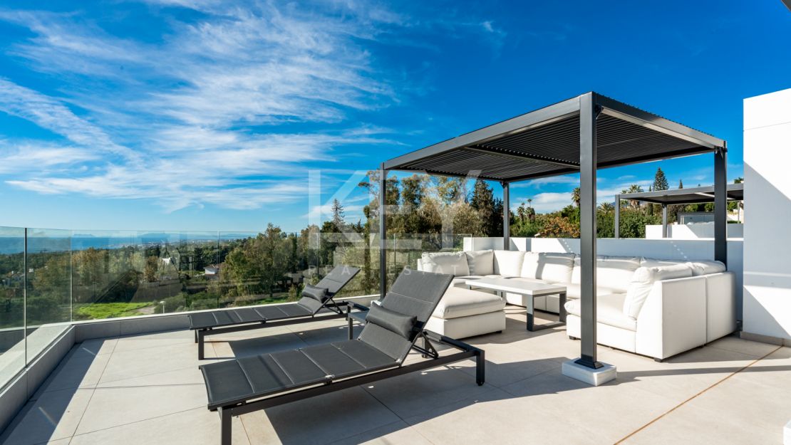 Contemporary semi-detached Villa with panoramic views in Le Blanc, Marbella Golden Mile