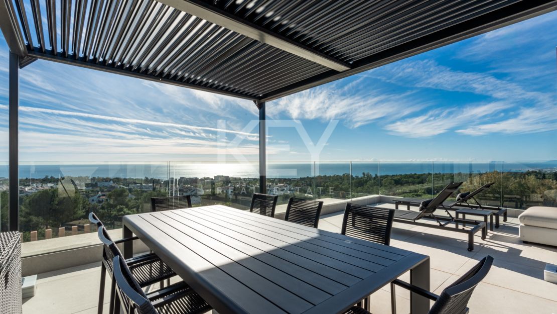 Contemporary semi-detached Villa with panoramic views in Le Blanc, Marbella Golden Mile