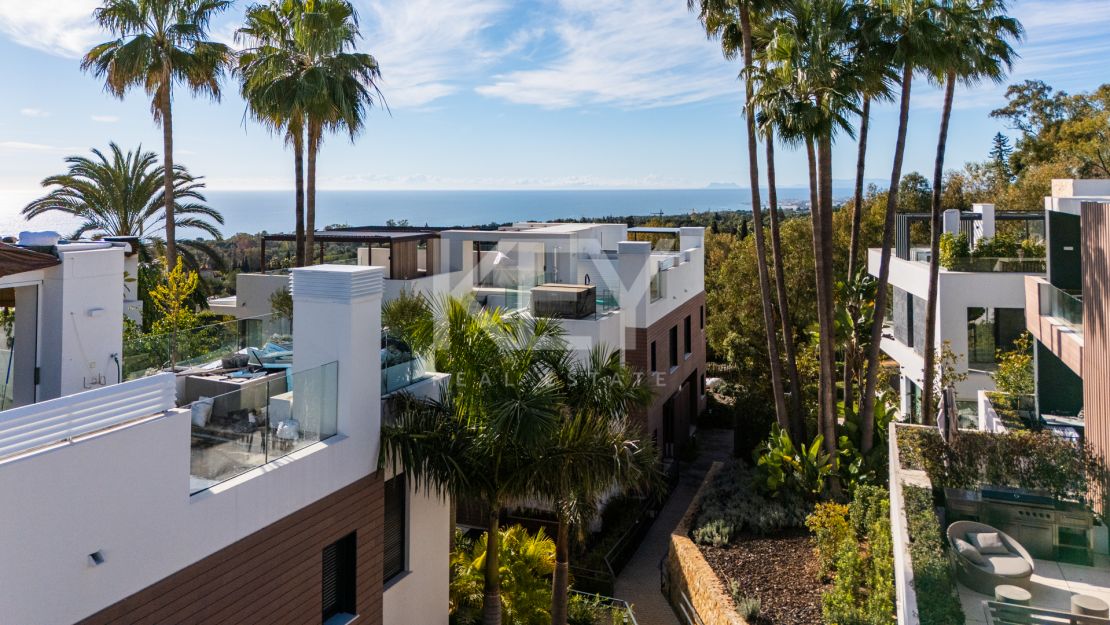 Contemporary semi-detached Villa with panoramic views in Le Blanc, Marbella Golden Mile