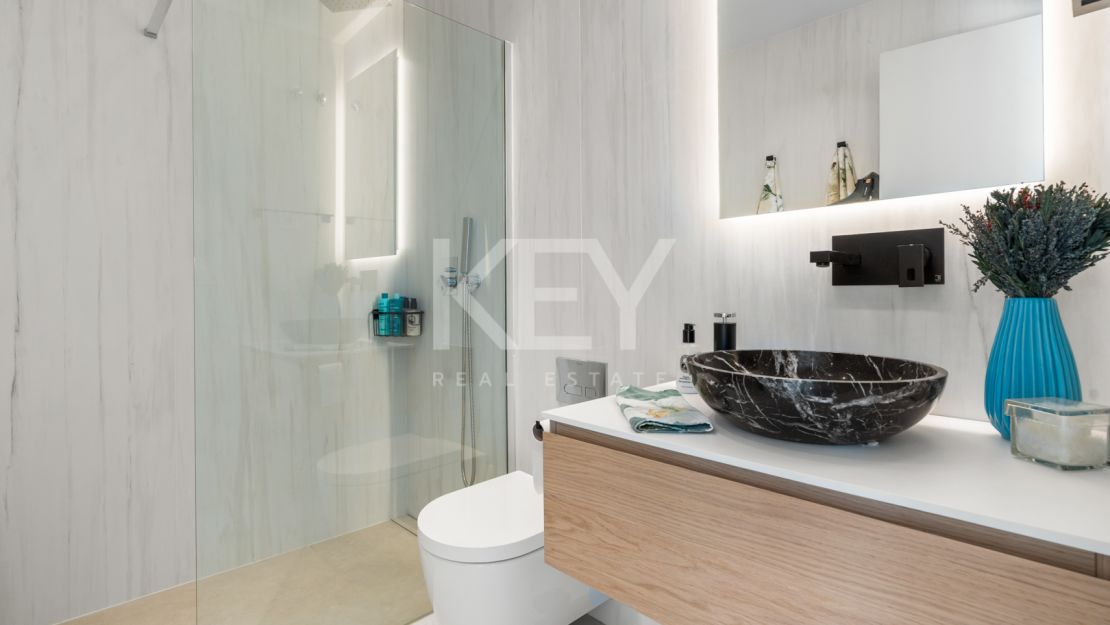 Contemporary semi-detached Villa with panoramic views in Le Blanc, Marbella Golden Mile