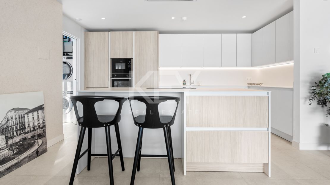 Contemporary semi-detached Villa with panoramic views in Le Blanc, Marbella Golden Mile