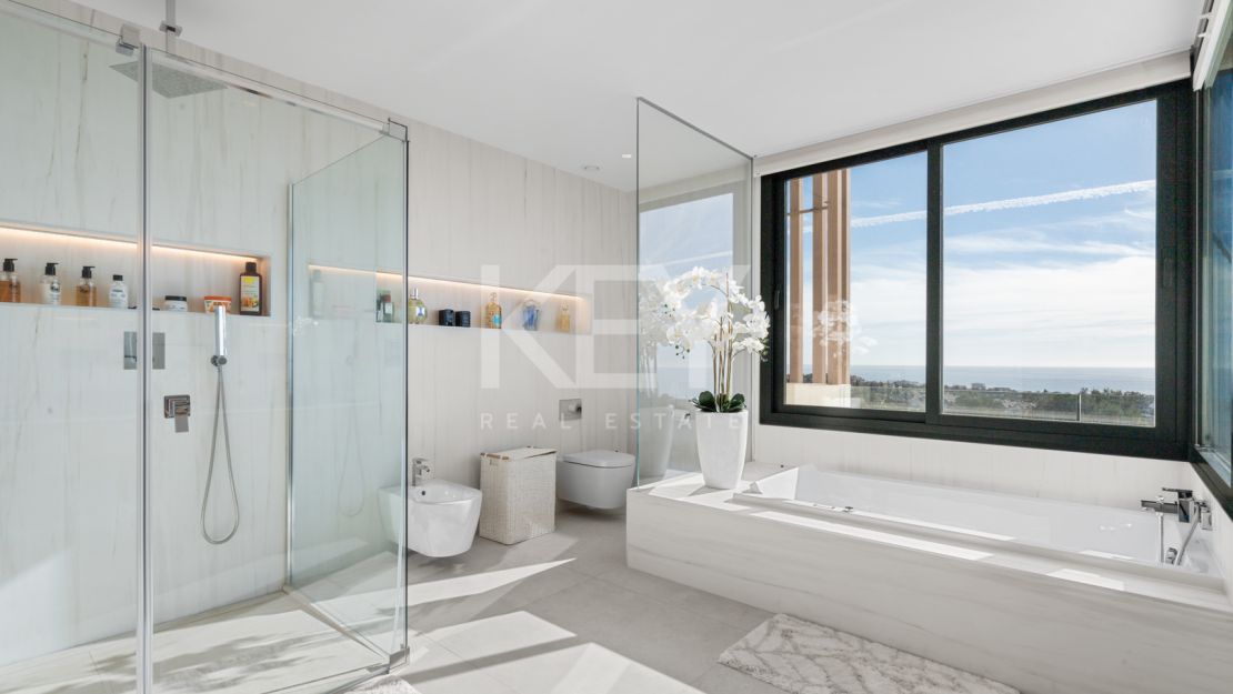 Contemporary semi-detached Villa with panoramic views in Le Blanc, Marbella Golden Mile