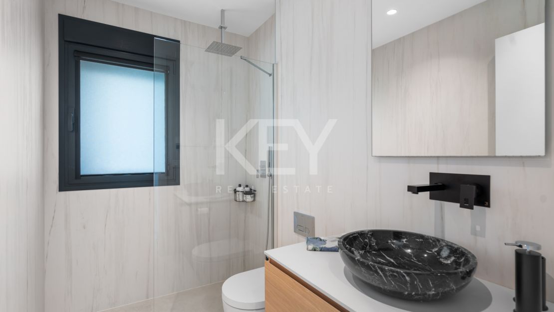 Contemporary semi-detached Villa with panoramic views in Le Blanc, Marbella Golden Mile