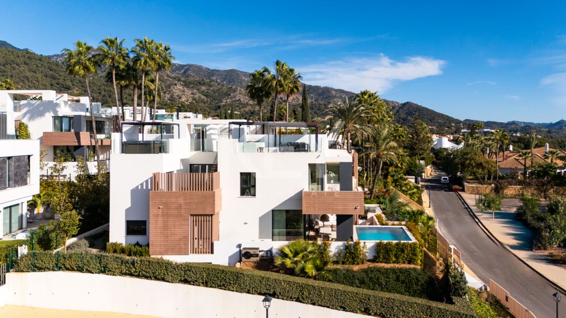 Villa adosada contemporánea con vistas panorámicas en Le Blanc, Milla de Oro de Marbella