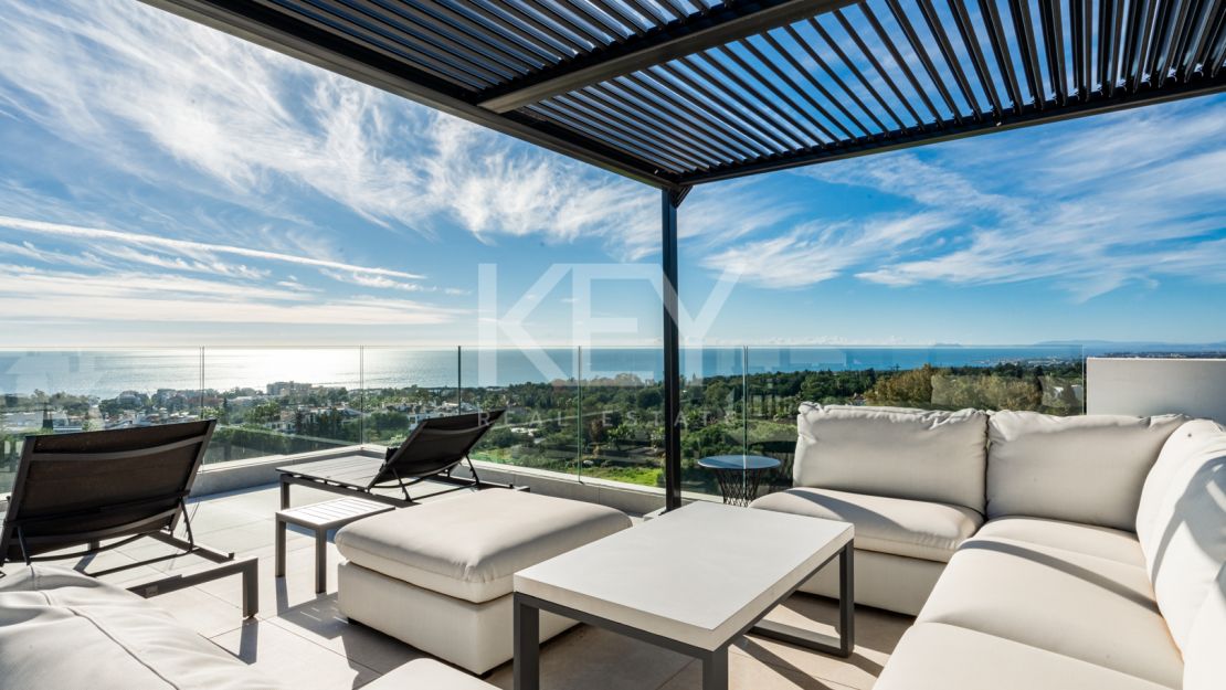 Contemporary semi-detached Villa with panoramic views in Le Blanc, Marbella Golden Mile