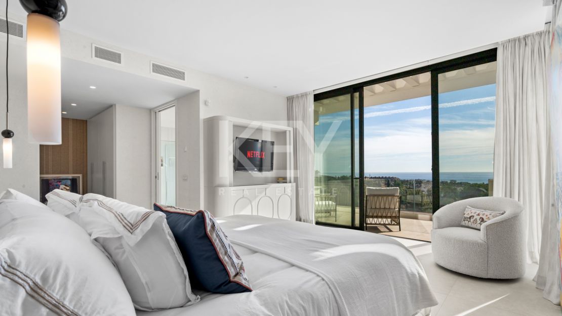 Contemporary semi-detached Villa with panoramic views in Le Blanc, Marbella Golden Mile