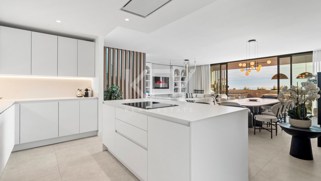 Contemporary semi-detached Villa with panoramic views in Le Blanc, Marbella Golden Mile