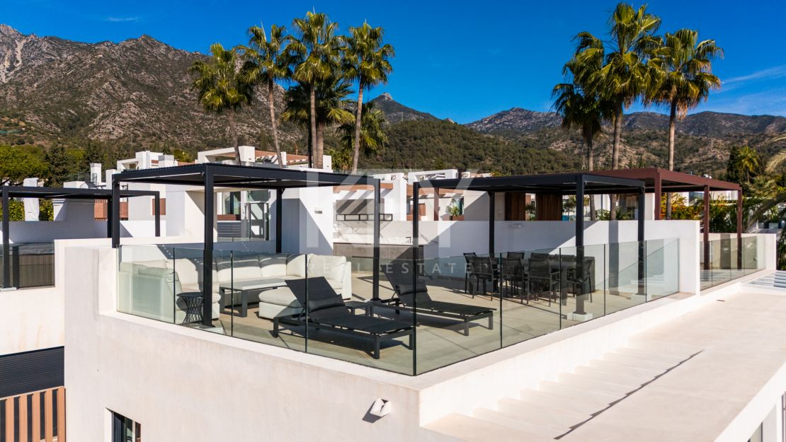 Contemporary semi-detached Villa with panoramic views in Le Blanc, Marbella Golden Mile