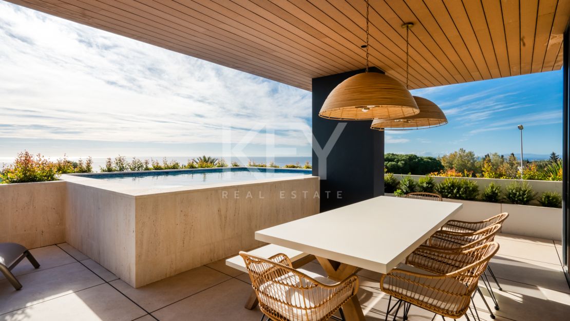 Contemporary semi-detached Villa with panoramic views in Le Blanc, Marbella Golden Mile