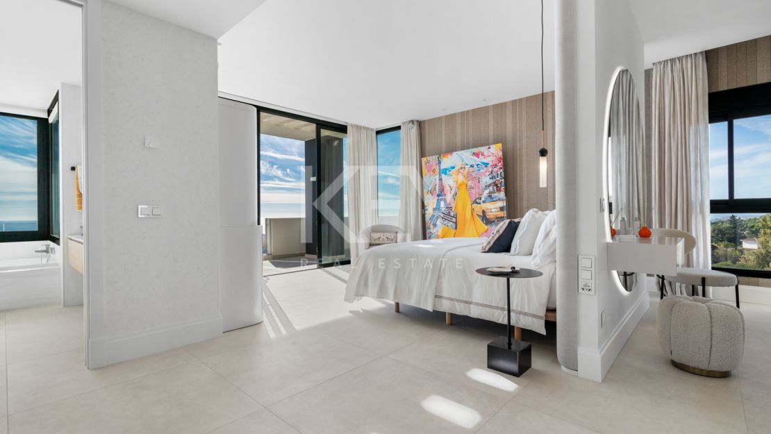 Contemporary semi-detached Villa with panoramic views in Le Blanc, Marbella Golden Mile