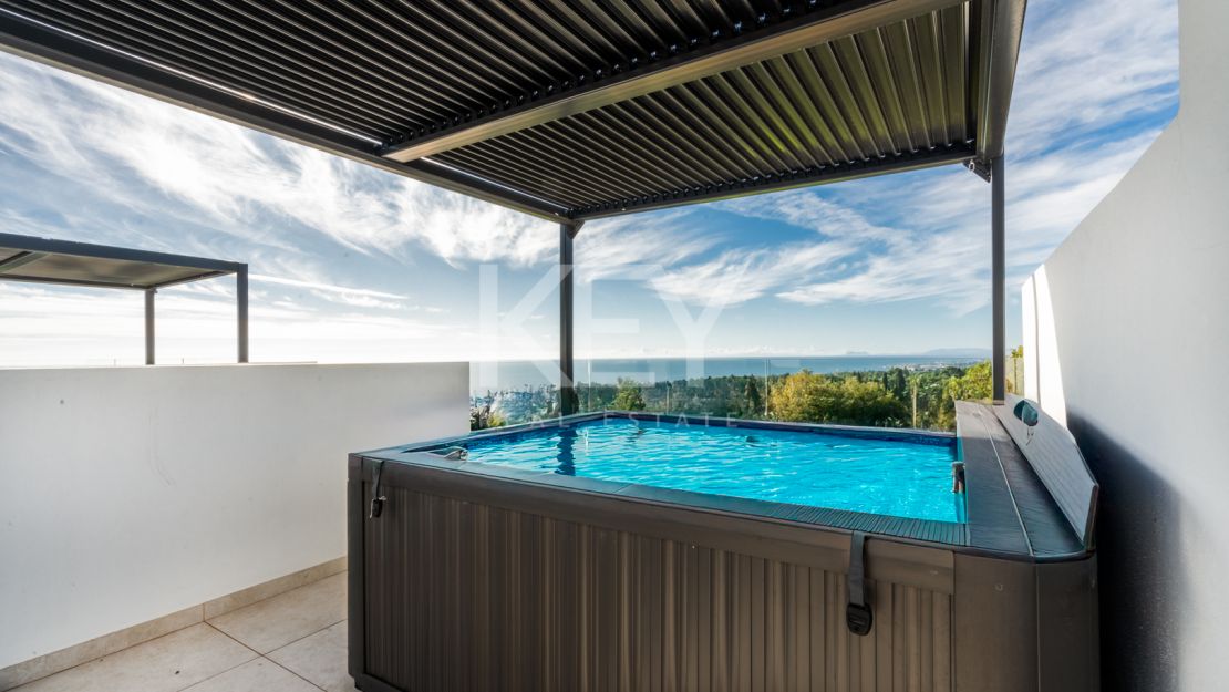 Contemporary semi-detached Villa with panoramic views in Le Blanc, Marbella Golden Mile