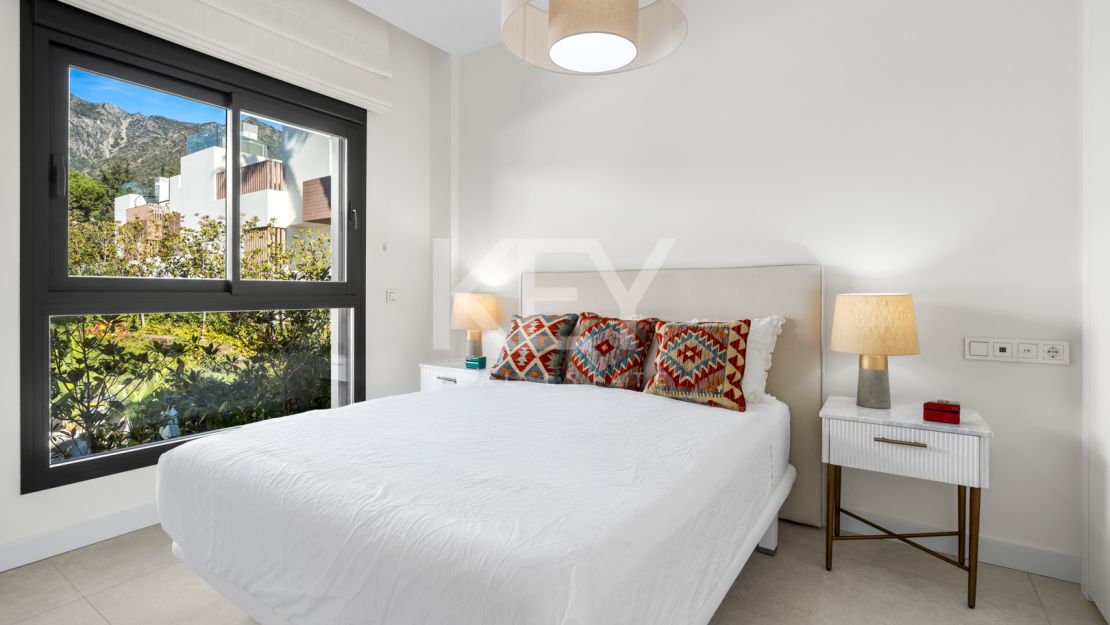 Contemporary semi-detached Villa with panoramic views in Le Blanc, Marbella Golden Mile