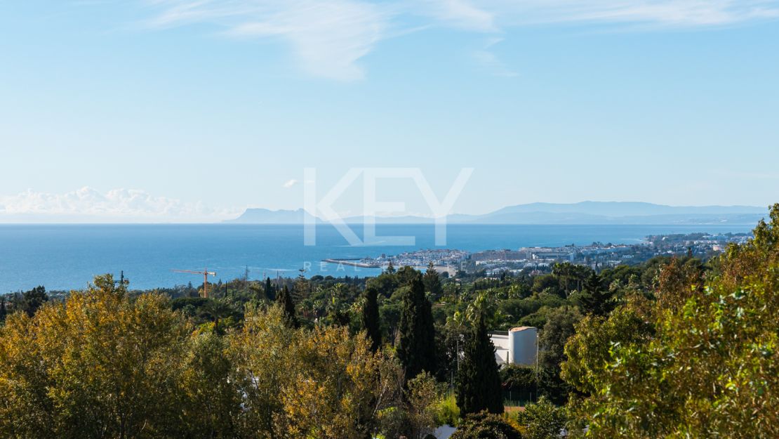 Contemporary semi-detached Villa with panoramic views in Le Blanc, Marbella Golden Mile