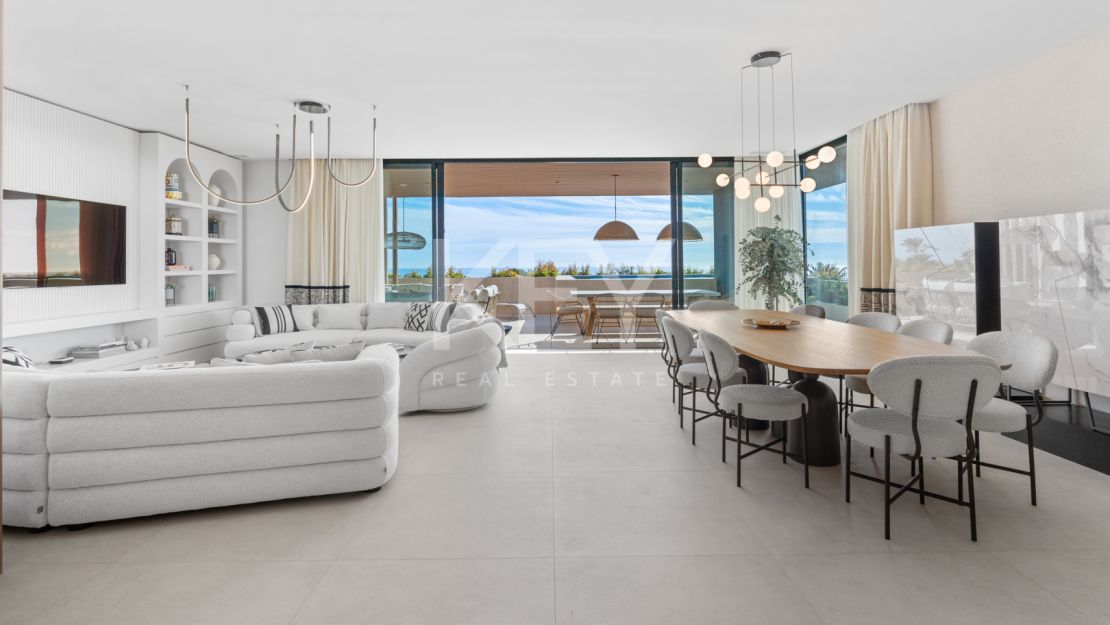 Contemporary semi-detached Villa with panoramic views in Le Blanc, Marbella Golden Mile