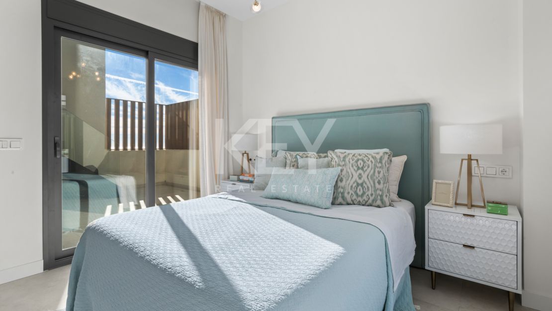 Contemporary semi-detached Villa with panoramic views in Le Blanc, Marbella Golden Mile