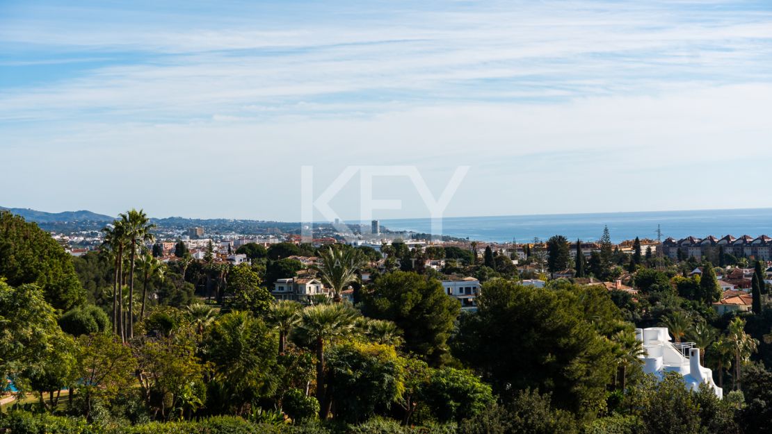 Contemporary semi-detached Villa with panoramic views in Le Blanc, Marbella Golden Mile