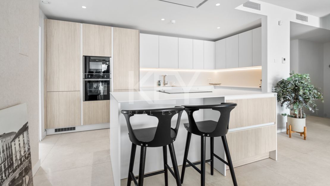 Contemporary semi-detached Villa with panoramic views in Le Blanc, Marbella Golden Mile