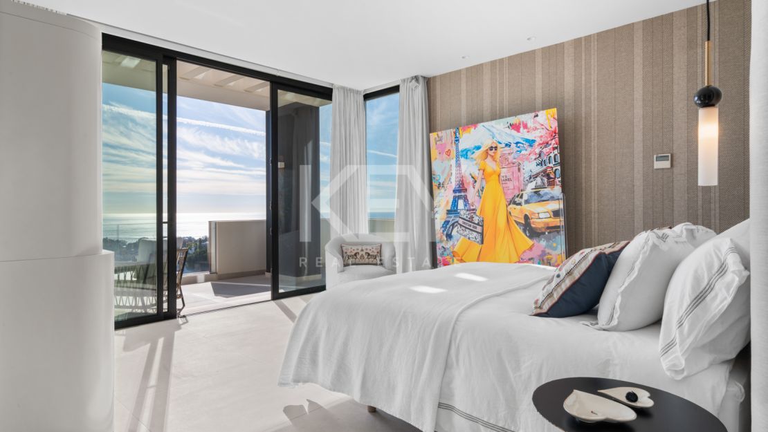 Contemporary semi-detached Villa with panoramic views in Le Blanc, Marbella Golden Mile