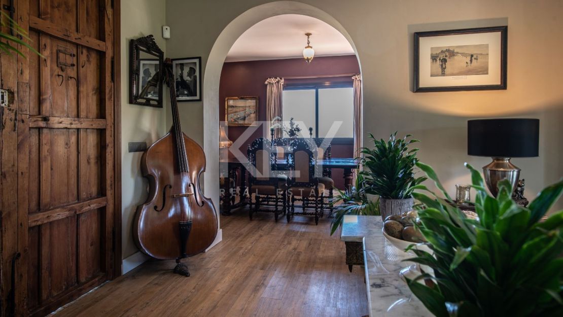 Современная андалузская вилла с панорамным видом в Форест-Хиллс, Эстепона