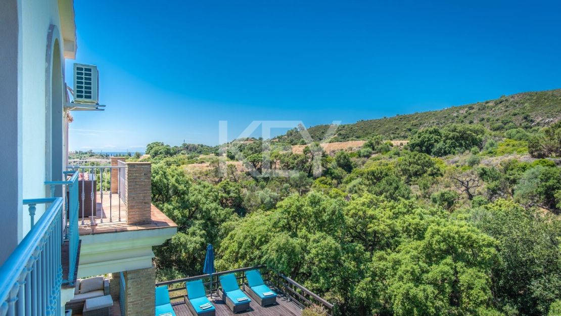 Современная андалузская вилла с панорамным видом в Форест-Хиллс, Эстепона