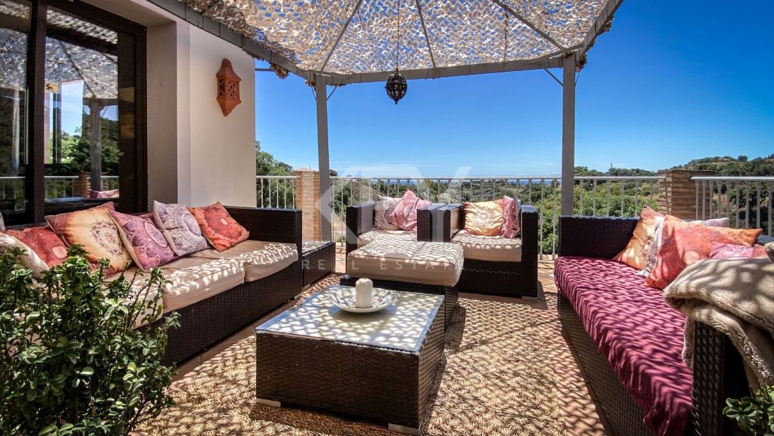 Современная андалузская вилла с панорамным видом в Форест-Хиллс, Эстепона